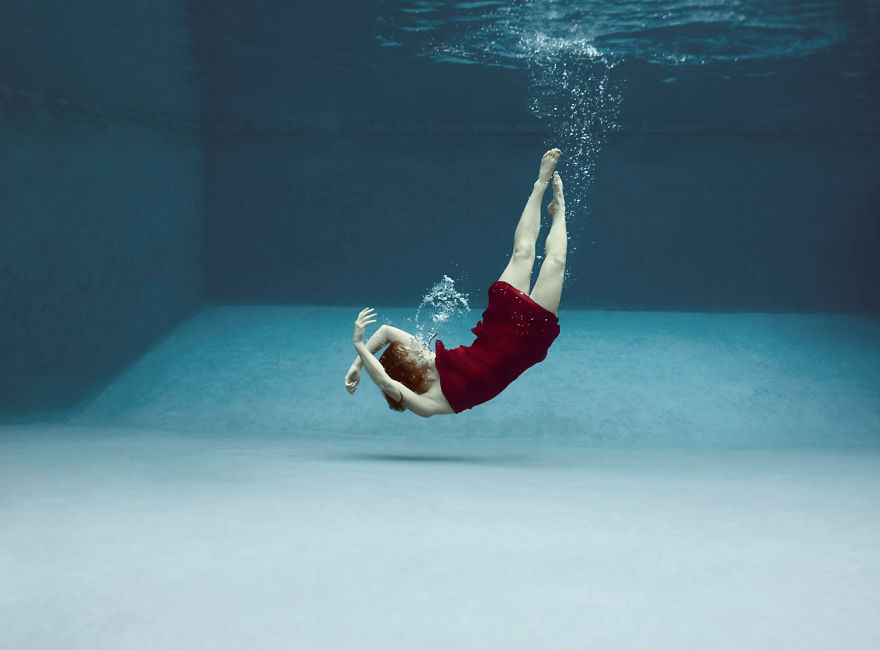 Little Underwater Dancers: Children’s Personalities Captured Through Water