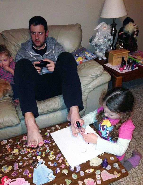 Dad Lets His Daughter Do His Nails While Playing A Video Game