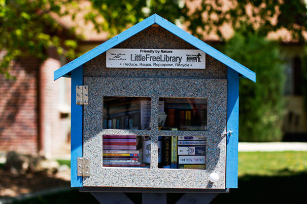 Preschool Teacher Puts Tiny Free Library In Her Front Yard Since Her Town Doesn't Have One