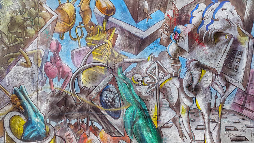 22 Stunning Murals From The Berlin Wall East Side Gallery