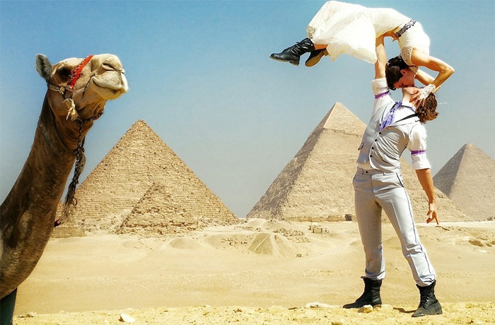 Acrobat Couple Gets Married In 38 Different Places Around The World In 83 Days