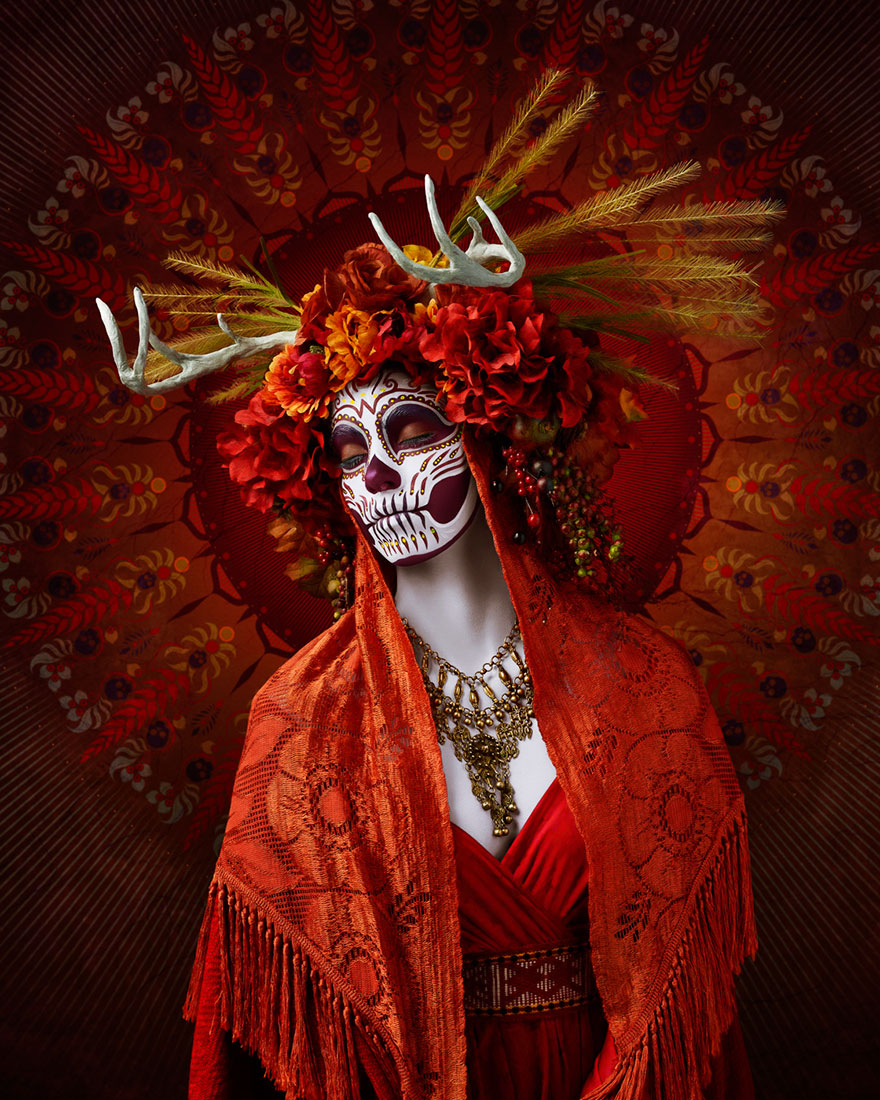 Las Muertas: Deadly Beauties Pose In Colorful Tribute To Day Of The Dead