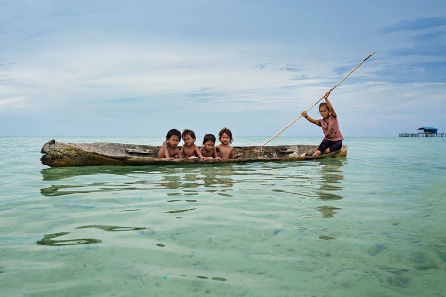 Sea Gypsies: A Tribe In Borneo Living In Their Own Little Paradise
