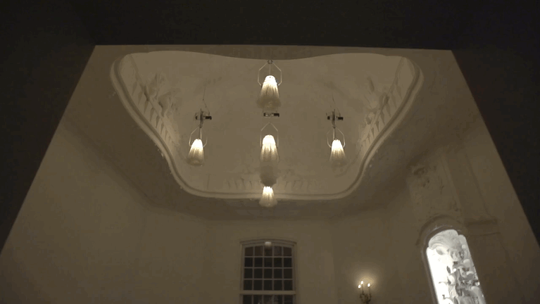 Estas hipnóticas lámparas en forma de flor danzan como medusas al florecer [Gifs + Vídeo]