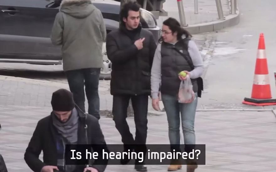 Entire Neighbourhood Secretly Learns Sign Language To Surprise Deaf Neighbor