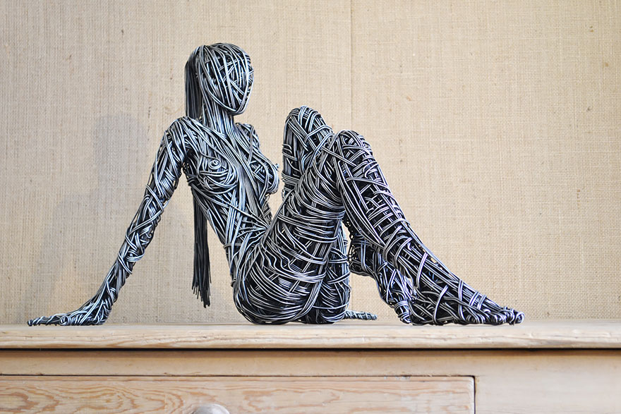 Stunning Wire Sculptures Capture The Movement Of The Human Body