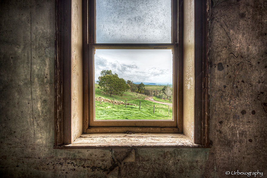 abandoned-rooms-view-windows-2
