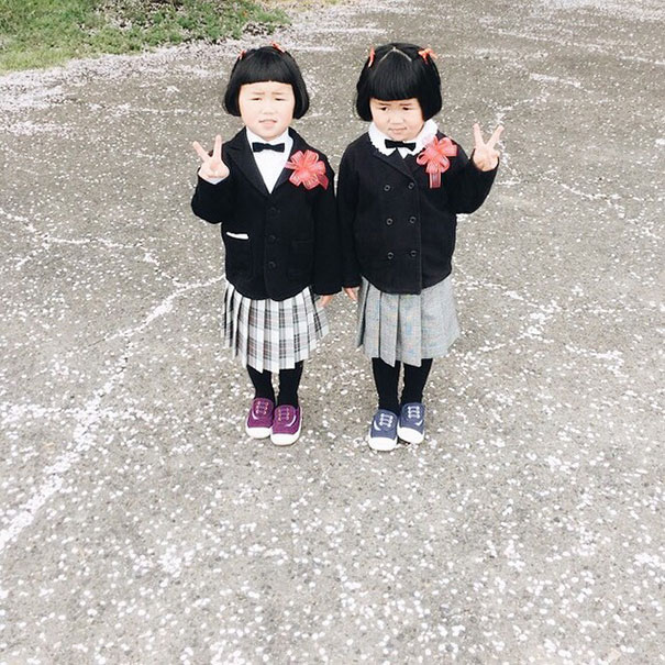 childhood-twin-sisters-family-pictures-sunmoooon-akira-oozawa-2