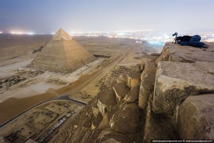 Russian Photographers Secretly Climb The Great Pyramid Of Giza