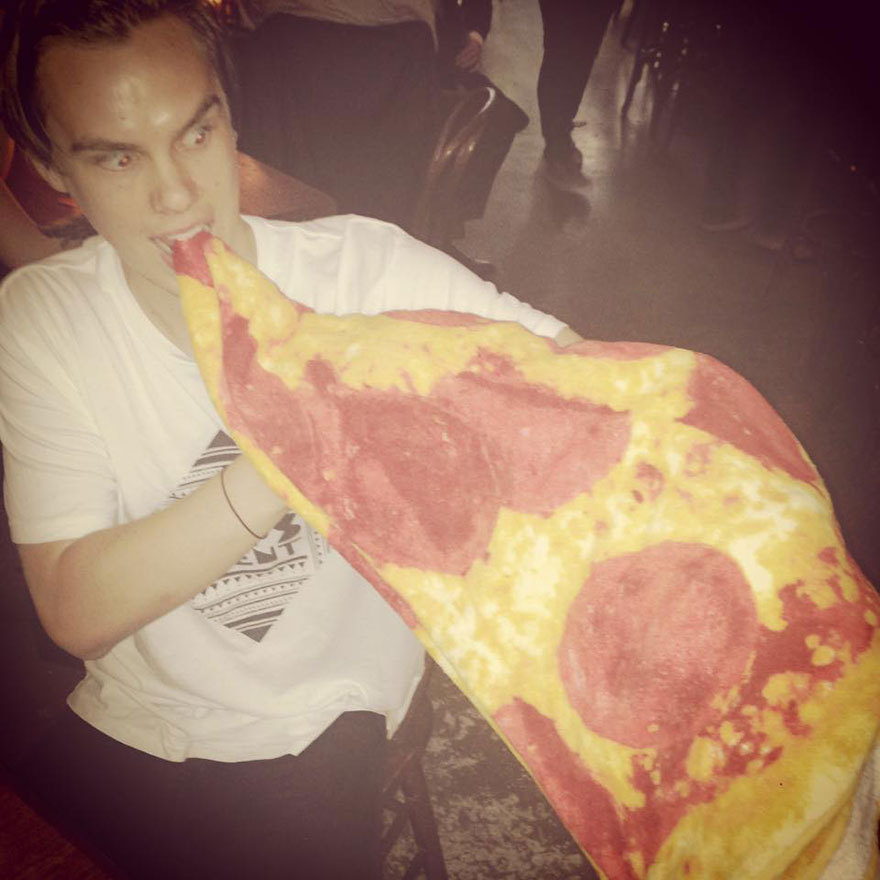 I Was Bored Of Just Putting Pizza In My Mouth So I Invented Pizza Towels