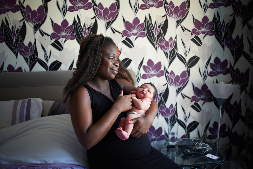 Heartwarming Portraits Of Mothers On Their First Day Of Motherhood