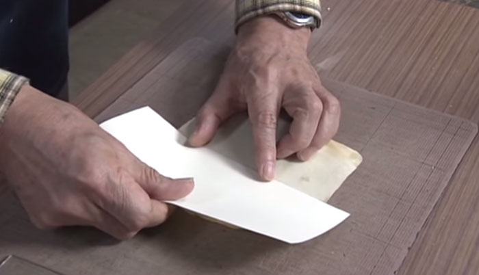 Japanese Craftsman Restores Old Books To Look Good As New