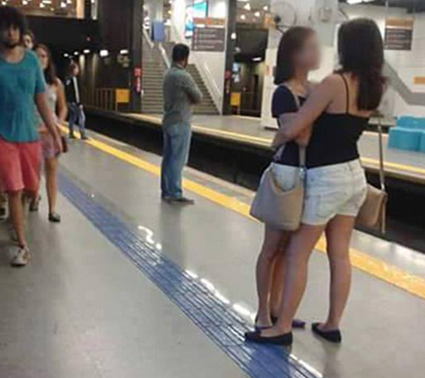 You'll Never Guess Why This Photo Of Two Women Embracing Went Viral In Brazil