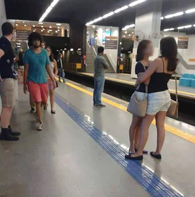 You’ll Never Guess Why This Photo Of Two Women Embracing Went Viral In Brazil