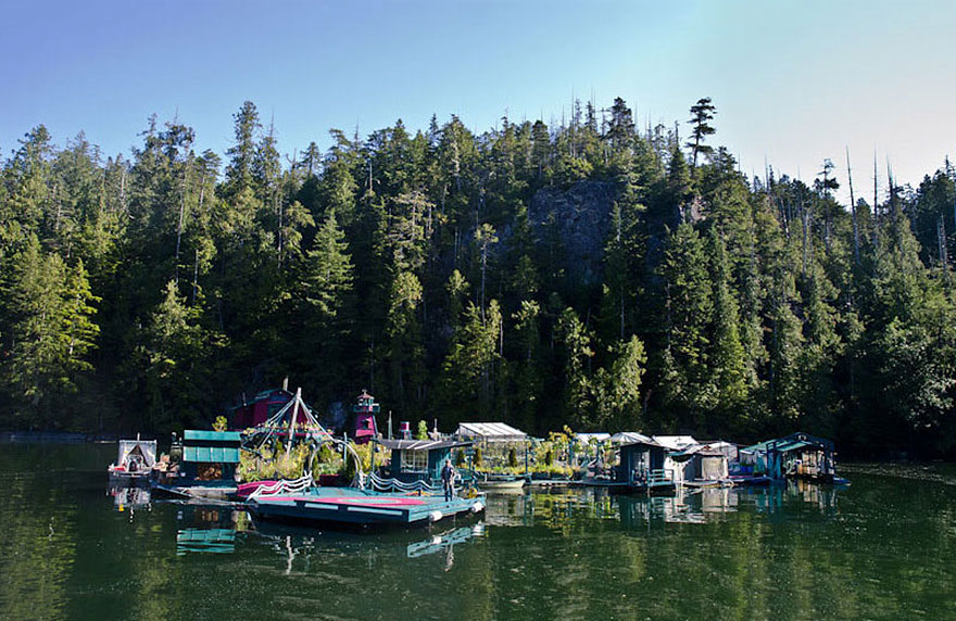 Couple Spends 20 Years Building A Self-Sustaining, Floating Island To Live Off The Grid
