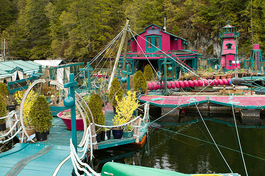 Couple Spends 20 Years Building A Self-Sustaining, Floating Island To Live Off The Grid