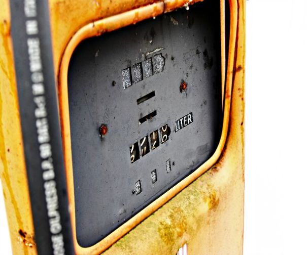 10 Rare And Vintage Photos Of Fuel Dispensers That Even Your Dad Would Barely Remember