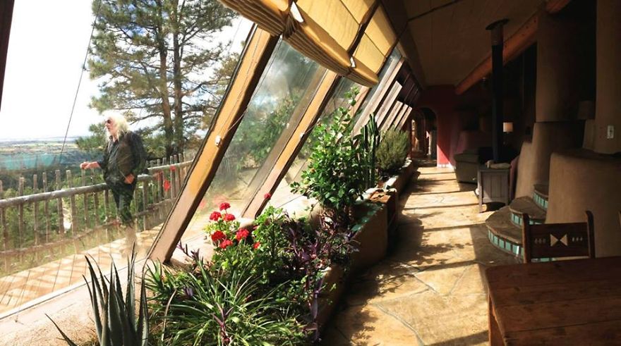 40 Bloody Good Reasons You Need To Build An Earthship