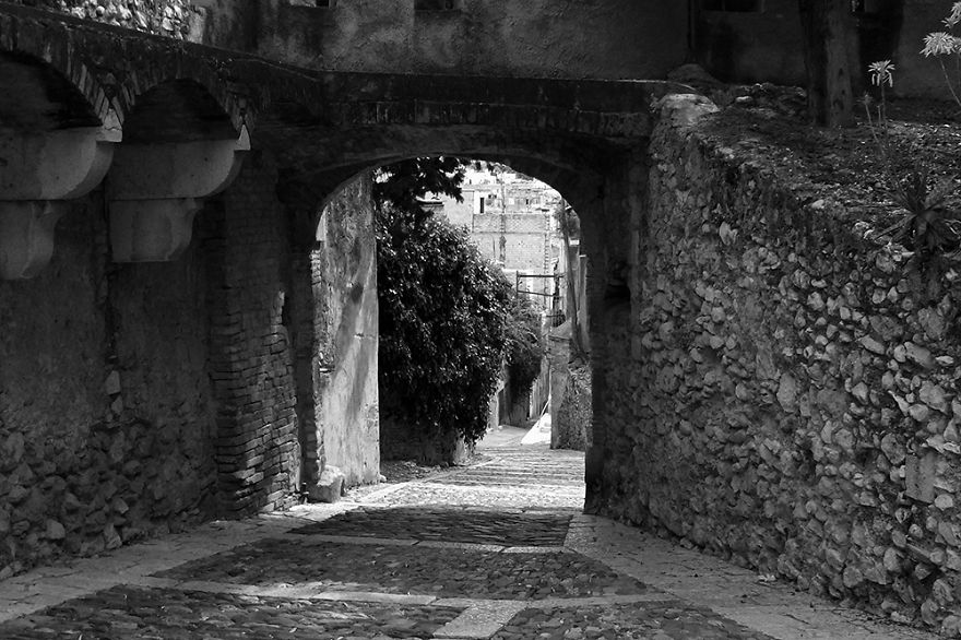 B&w Pictures Of The Medieval Town Of Tortosa