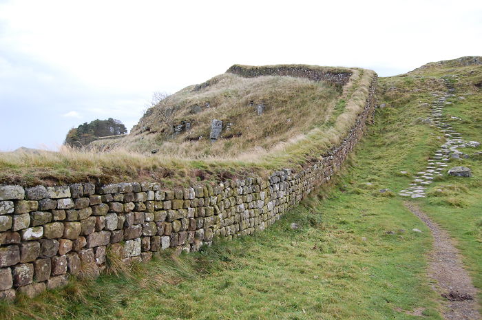 Hadrian's Wall Scotland -england ( Built Because The Romans Were Afraid Of The Scots)