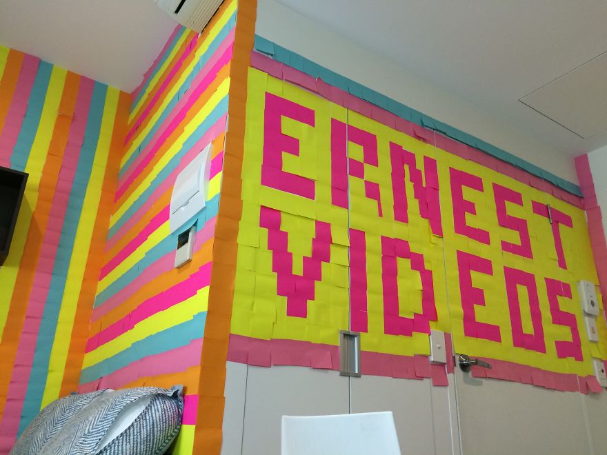 How Many Post-it Notes To Cover An Entire Room (timelapse)