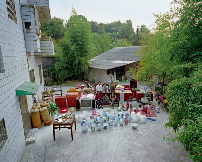 Ma Hongjie Spent 11 Years Documenting Chinese Families With All Of Their Posessions