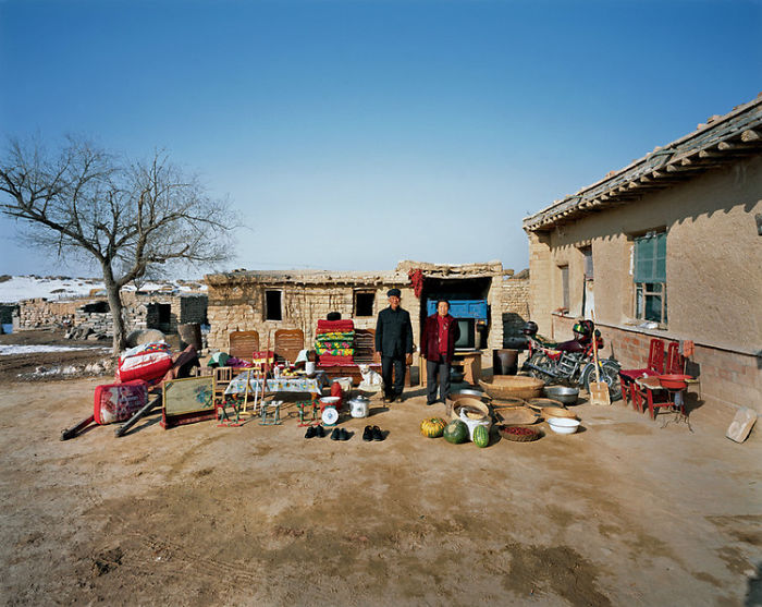 Ma Hongjie Spent 11 Years Documenting Chinese Families With All Of Their Posessions
