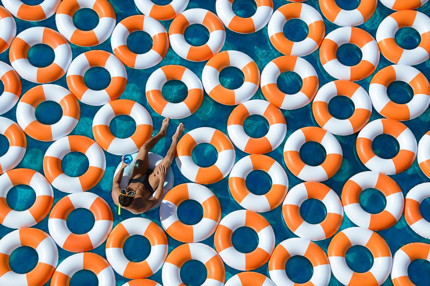 Poolside Photos With 1,000 Inner Tubes Bring Back 1960s Mediterranean Glamor