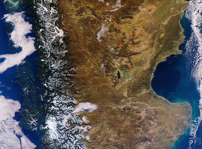 The Real Border Between Chile (left) And Argentina (right): Cordillera De Los Andes