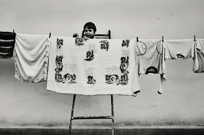 black-and-white-photography-childhood-joy-felicia-simon-8