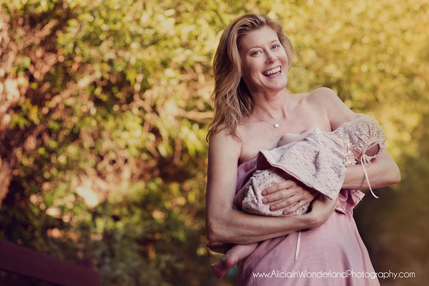 breastfeeding-mothers-children-fine-art-of-motherhood-alicia-fraser-stanley