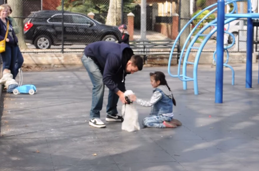 Shocking Social Experiment Shows How Easy It Is For A Stranger To Abduct A Child