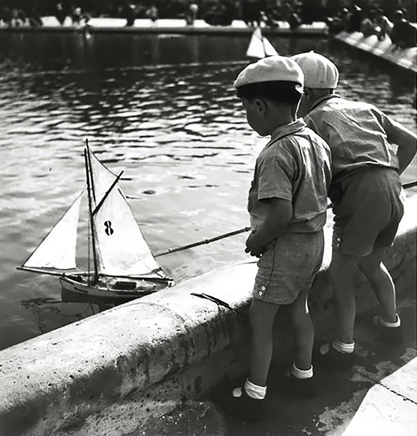 Children Playing In Parisn 1938