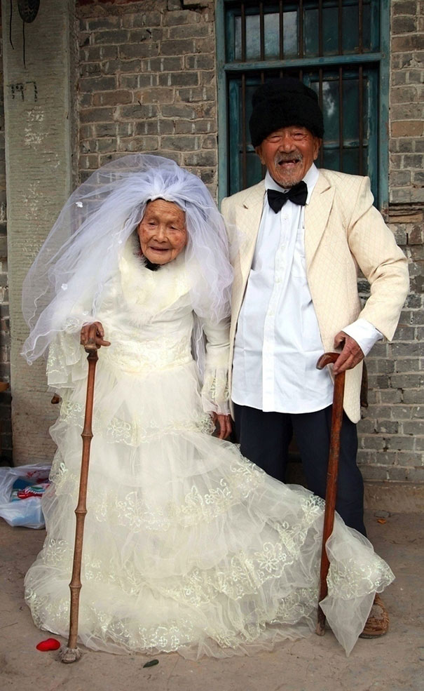 101-Year-Old Groom And 103-Year-Old Bride Pose For Their First Wedding Photo