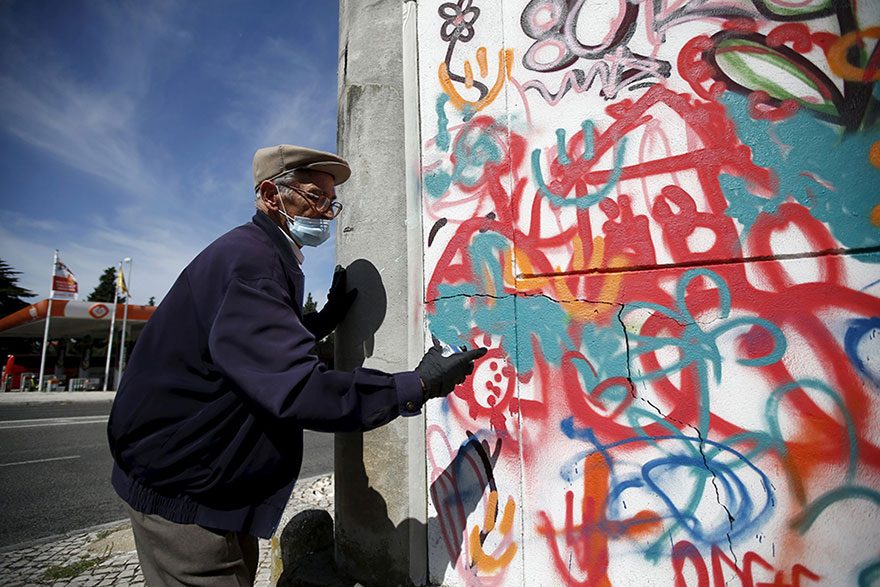 Awesome Elderly Street Artists Destroy Age Stereotypes In Portugal