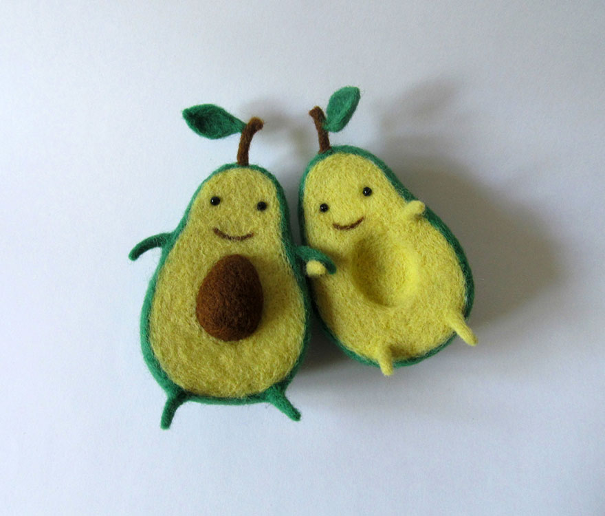 felt-wool-sculpture-avocado-love-anna-dovgan-1