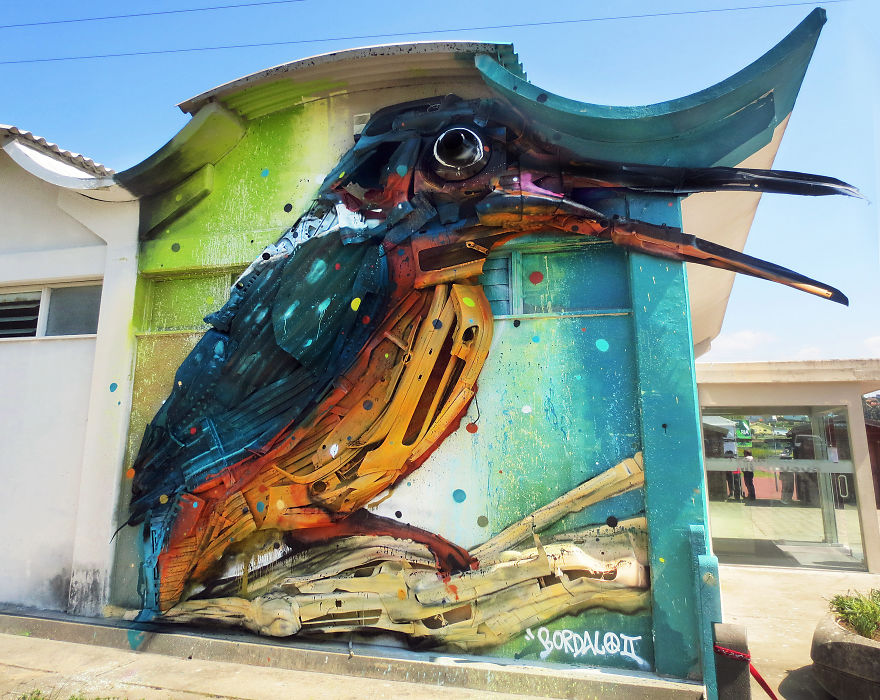 Big Trash Animals: Artist Turns Junk Into Animals To Remind Us About Pollution