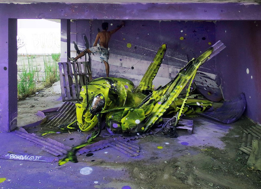 Big Trash Animals: Artist Turns Junk Into Animals To Remind Us About Pollution