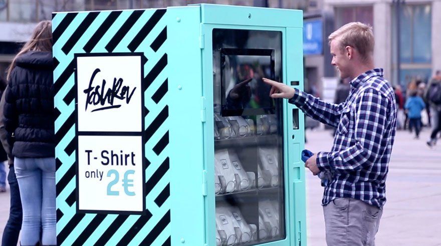 This Vending Machine Sold T-Shirts For Only 2 Euros, But Nobody Wanted To Buy Them