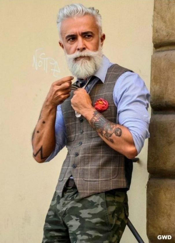 When Old People Dress Like Hipsters (21 Pics)