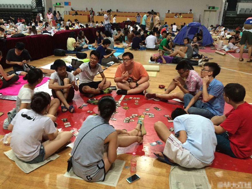 Thousands Of Chinese Students Spend Their Nights In Sports Hall Hiding From Unbearable Heat