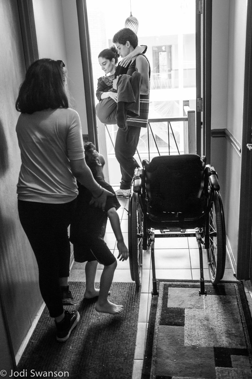 Every Day, Children Carry This Handicapped Woman Down 3 Floors Because There's No Elevator