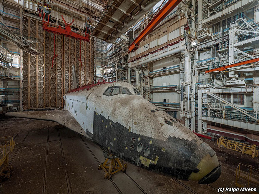 Urban Explorer Finds The Sad Remains Of The Soviet Space Shuttle Program
