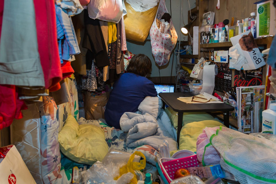 Shocking Pics Of People Living In Incredibly Tiny Rooms In Japan