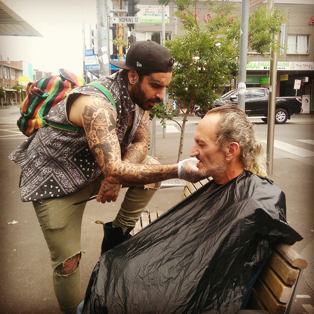 homeless-haircuts-drug-addiction-street-barber-nasir-sobhani-22