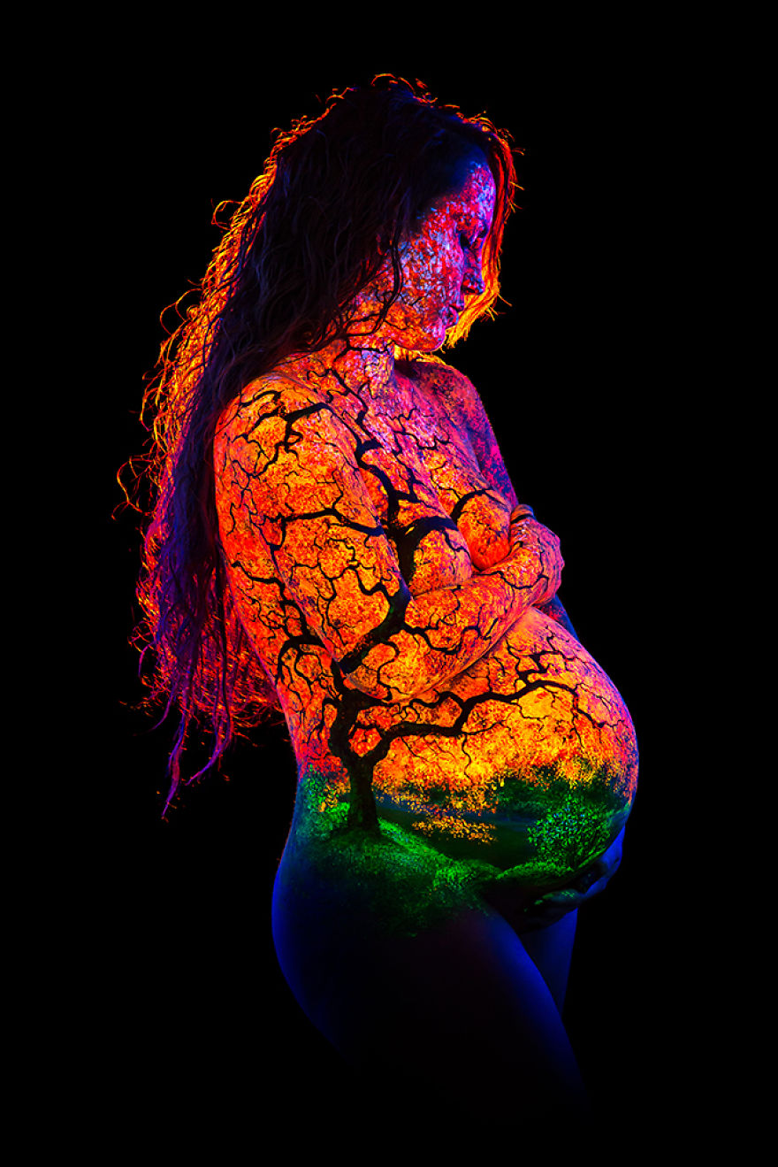 I Paint Bodyscapes That Glow Under Black Light Bored Panda