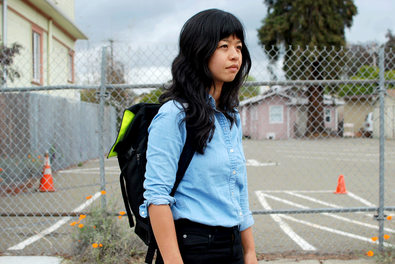Smart Backpack Design Lets You Take Out Your Items Without Taking Off The Bag