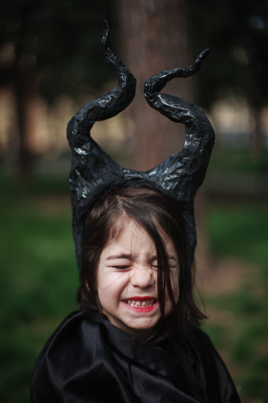 Mom Takes Pictures Of Daughter Posing As Fictional Characters She Loves
