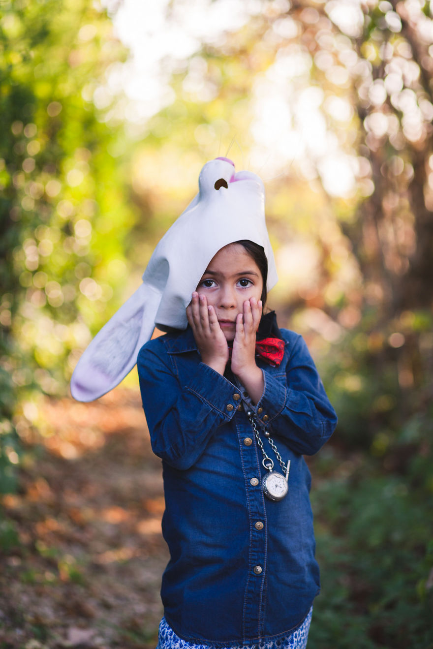 Mom Takes Pictures Of Daughter Posing As Fictional Characters She Loves