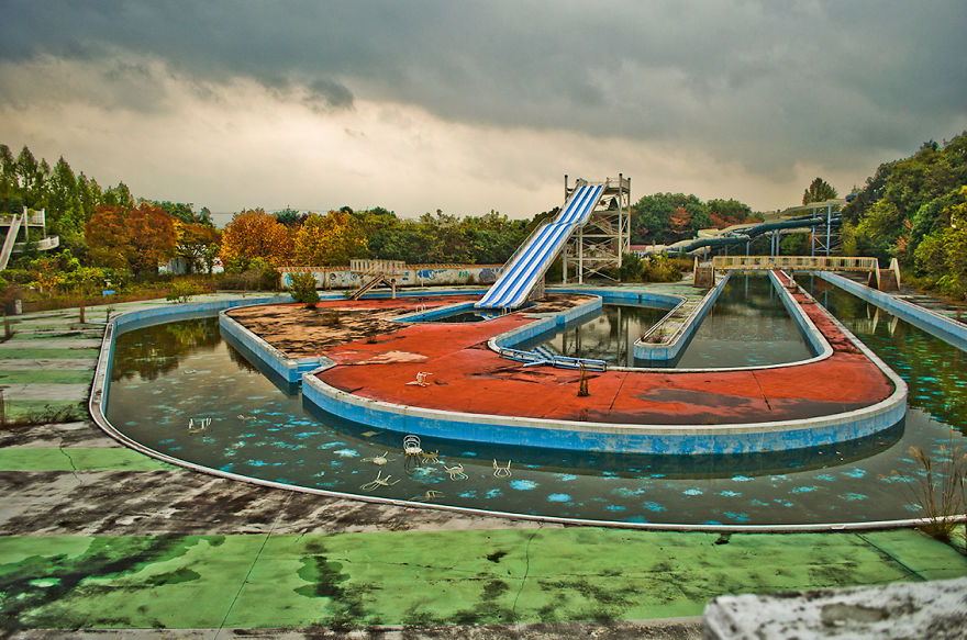 This Abandoned Theme Park In Japan Will Give You Chills